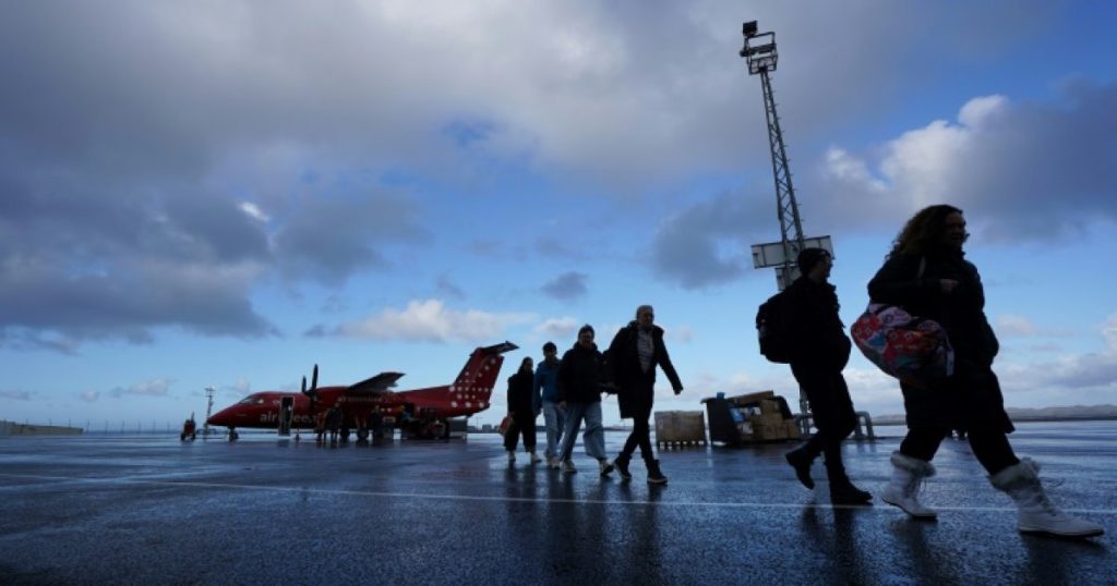 Au Groenland, un aéroport international pour dynamiser le tourisme sur une terre fragile : Actualités