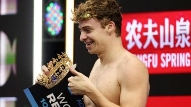 Léon Marchand établit le record du monde du 200 m quatre nages en petit bassin