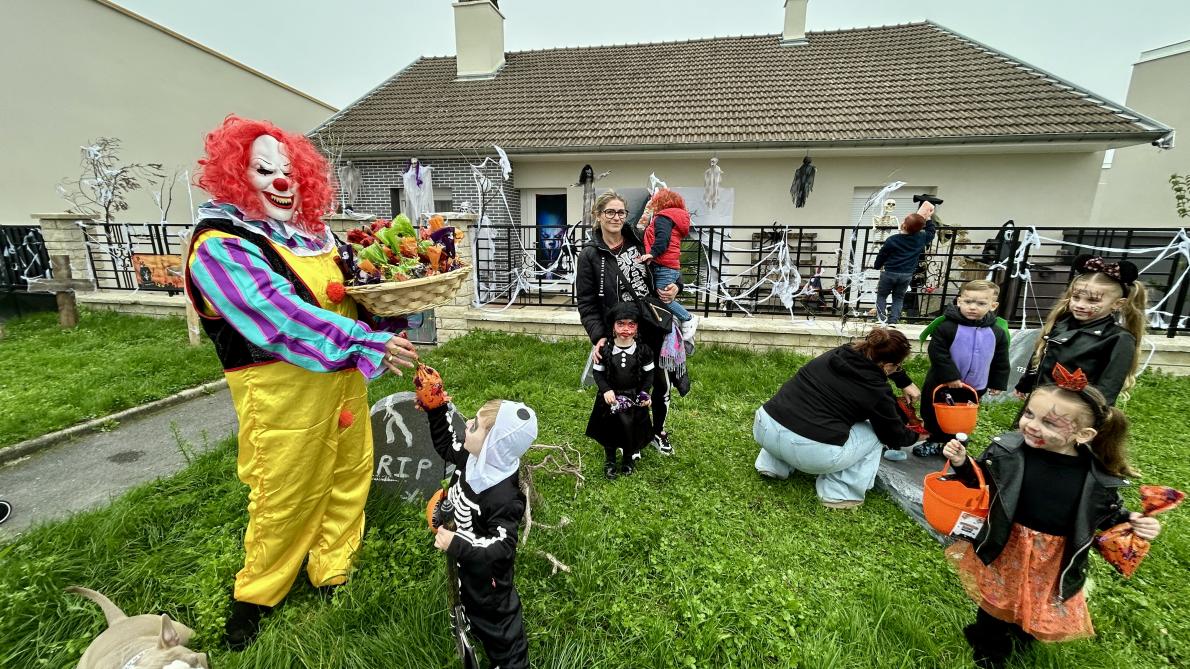 Cette résidente transforme sa maison en maison hantée pour Halloween