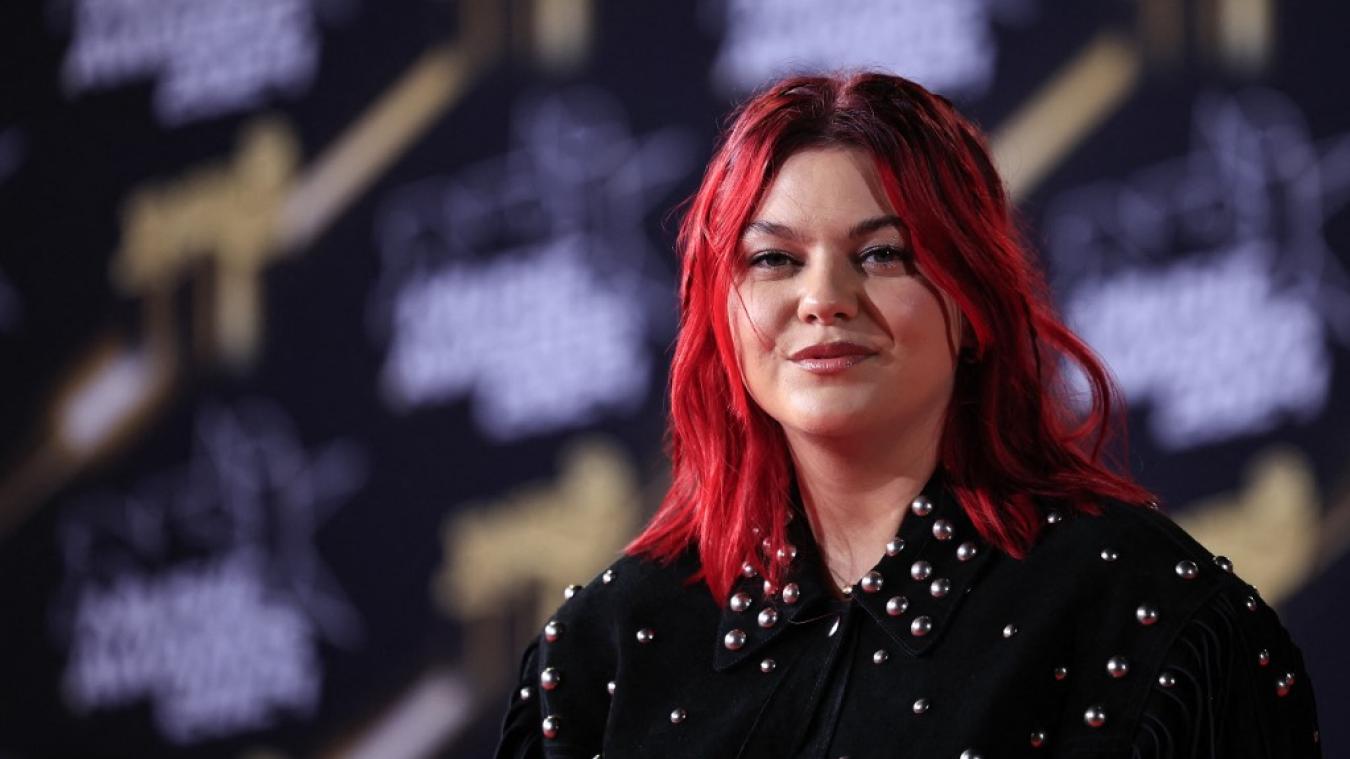 « Qui a parlé de lecture mdr ? » : Louane réagit avec humour après sa prestation au NMA