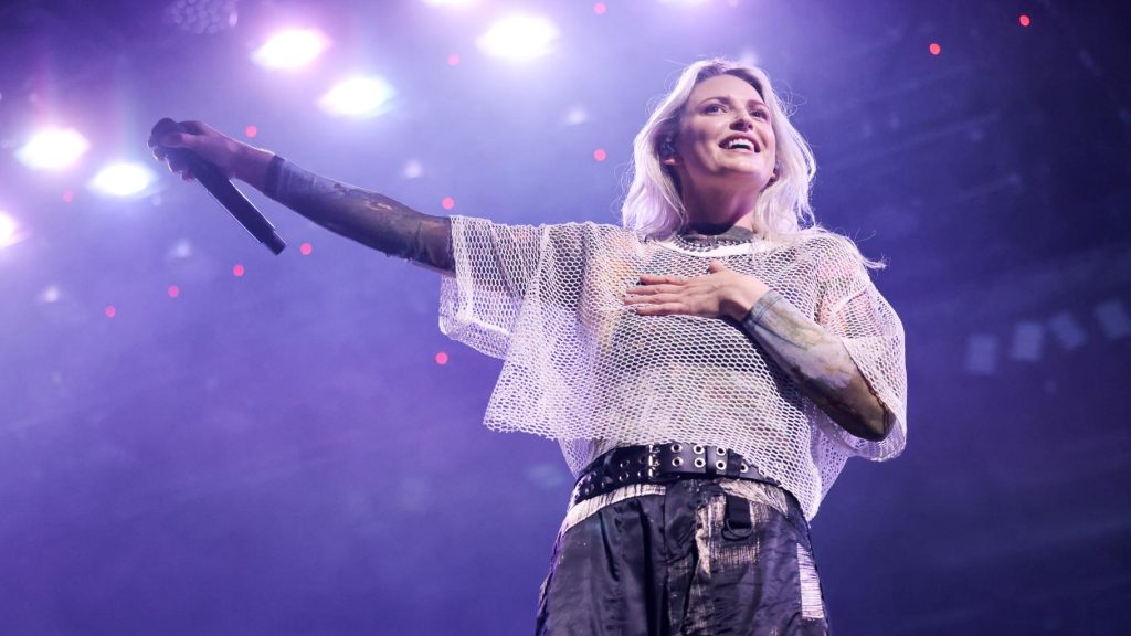 Pour son retour, Linkin Park avec Emily Armstrong fait vibrer le public en concert à Paris