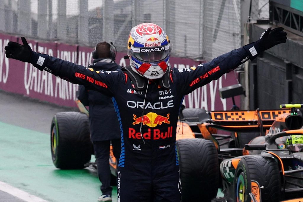 Max Verstappen remporte le Grand Prix du Brésil après une course chaotique, les deux Alpine sur le podium