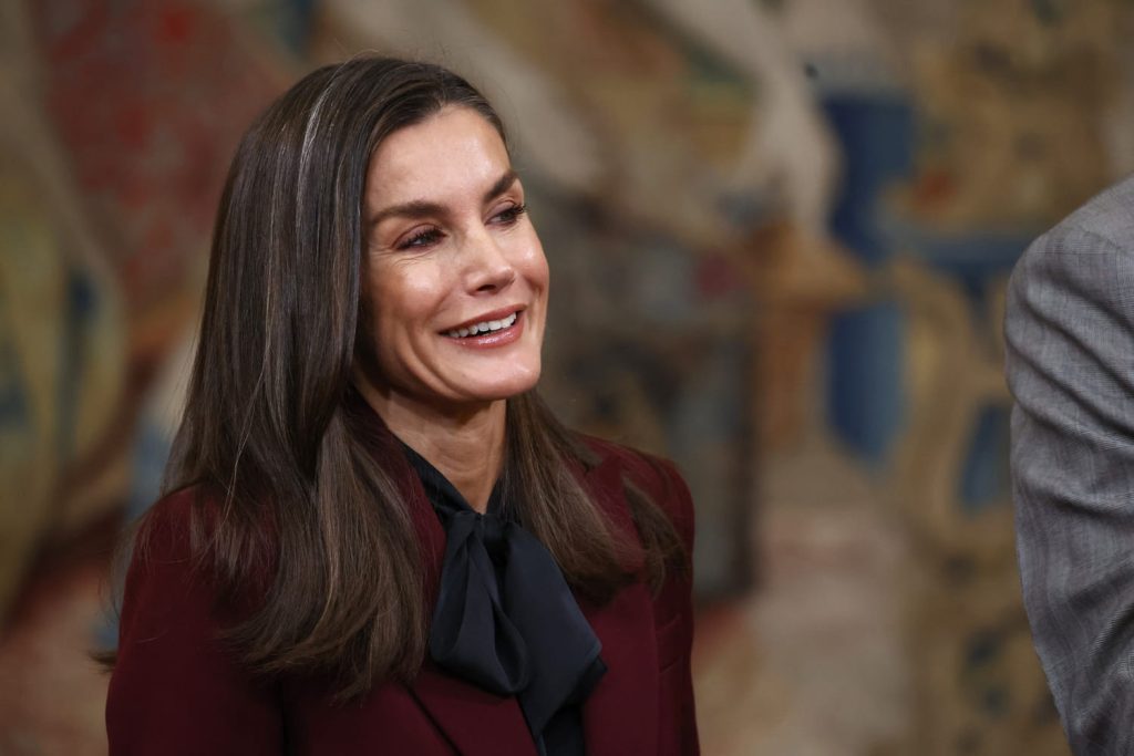 en version officielle, Letizia d’Espagne porte une paire de boucles d’oreilles très spéciale