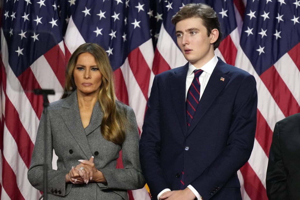 Où habite-t-il, grande taille, vie amoureuse, université… tout ce qu’il faut savoir sur le fils de Donald et Melania