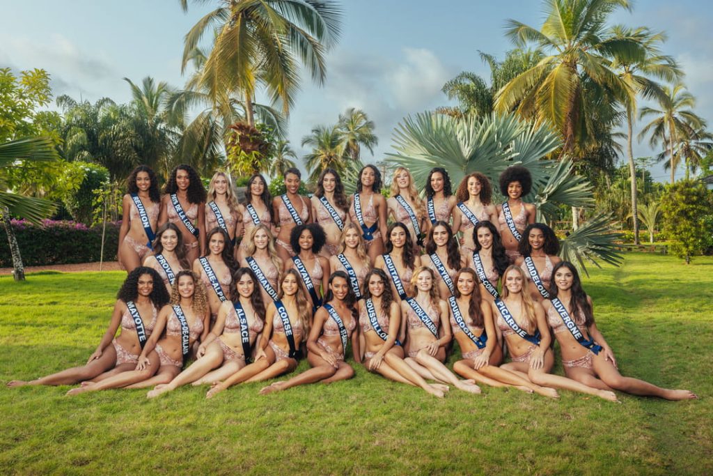 photo de groupe officielle des 30 candidats