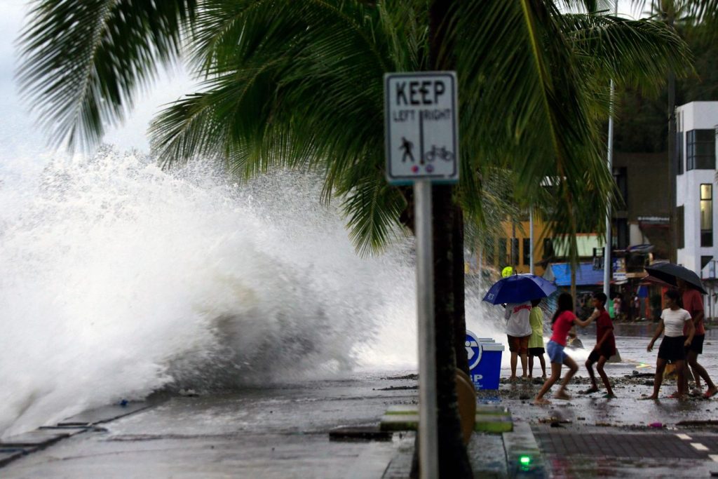 Aux Philippines, le super typhon Man-yi, aux conséquences « potentiellement catastrophiques », a touché terre