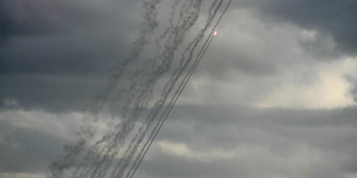 au moins 160 projectiles ont été lancés dimanche par le Hezbollah depuis le Liban, selon l’armée israélienne