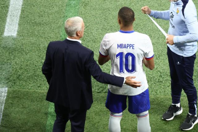 « Vous allez me dire que j’en ai marre de le mettre en avant-centre », Didier Deschamps à propos de Kylian Mbappé