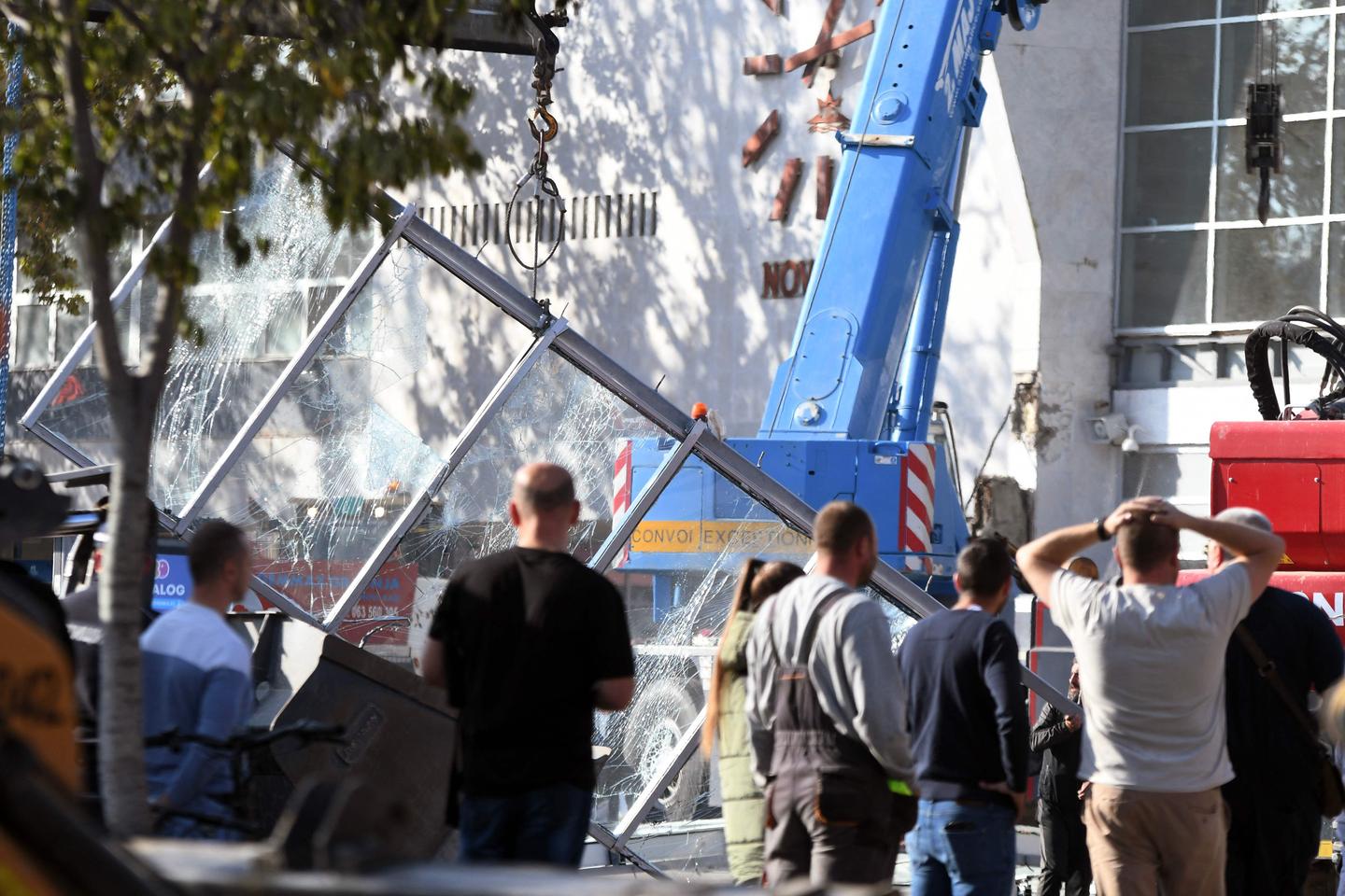 Le toit de la gare s’effondre à Novi Sad, en Serbie, tuant au moins huit personnes