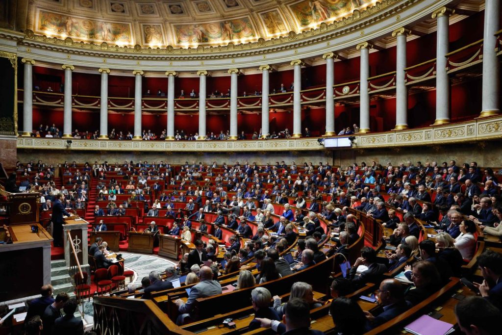 Les députés rejettent le volet recettes du budget 2025, largement remanié par la gauche lors de son examen à l’Assemblée nationale