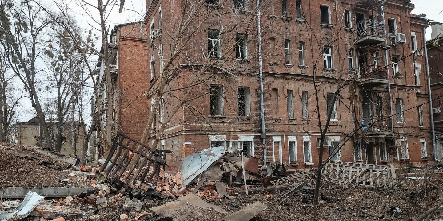 Dix-neuf blessés et « plus de quarante maisons » endommagées après une attaque aérienne russe sur le centre de Kharkiv