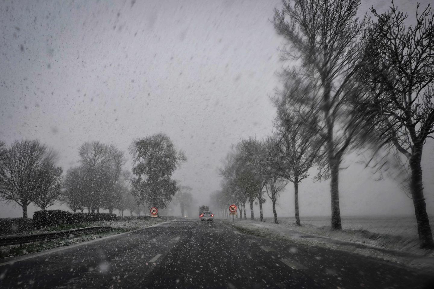 la tempête Caetano traverse la France, circulation « difficile dans les régions concernées »