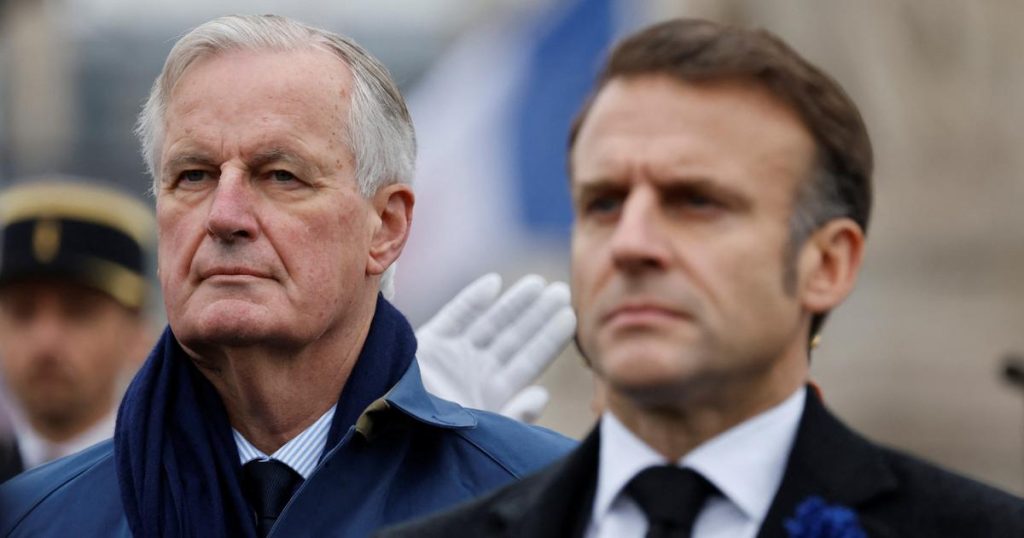 Macron et Barnier face au danger de la crise sociale