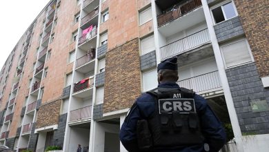 un homme d’une vingtaine d’années poignardé à mort