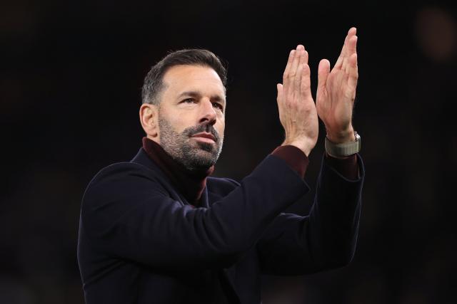 Ruud van Nistelrooy nommé manager de Leicester