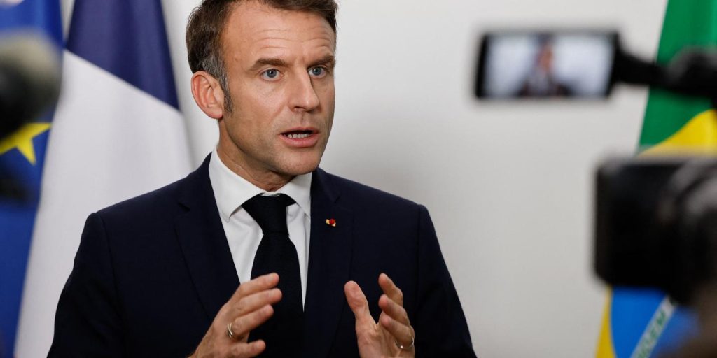 Emmanuel Macron dénonce la posture « escalade » de la Russie qui a élargi sa doctrine nucléaire