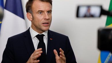 Emmanuel Macron dénonce la posture « escalade » de la Russie qui a élargi sa doctrine nucléaire