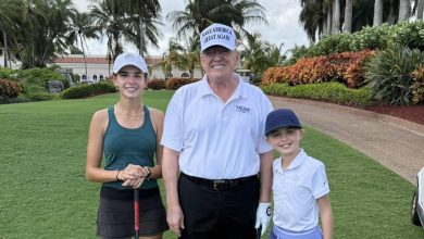 Pendant ce temps, Donald Trump joue au golf avec sa petite-fille et Elon Musk