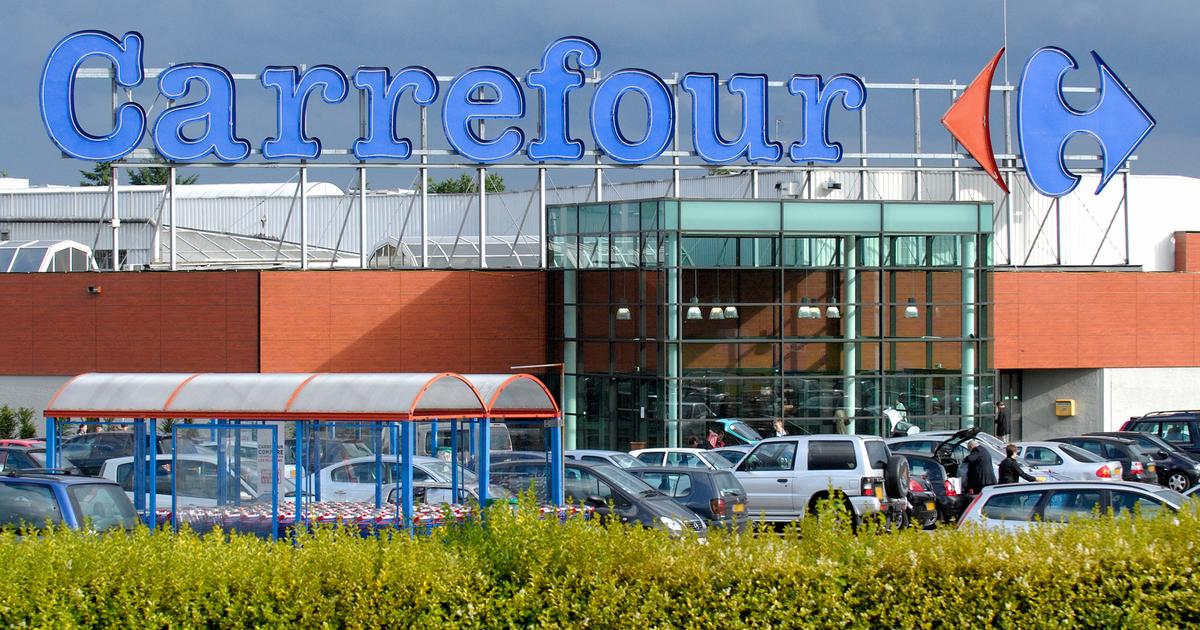 Compote de pommes Carrefour rappelée dans toute la France, en raison de la présence de « morceaux de plastique bleu »