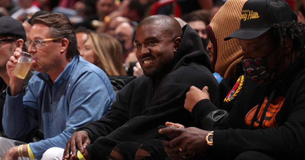 Kanye West affirme que « les Juifs contrôlent les Kardashian », selon une nouvelle plainte