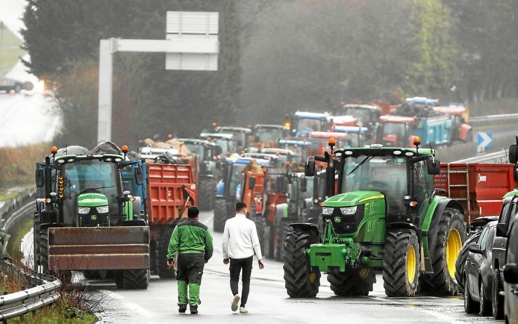 « Si nous ne sommes pas entendus, nous n’allons pas rire » : les agriculteurs bretons maintiennent la pression