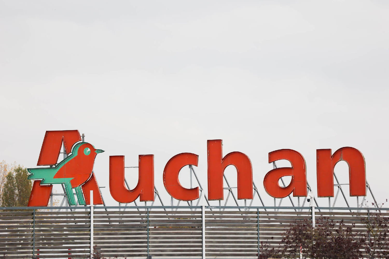 Auchan va fermer une dizaine de magasins et voici les premières villes concernées