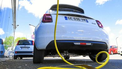 Voiture électrique : la baisse des aides à l’achat fait craindre un effondrement des ventes