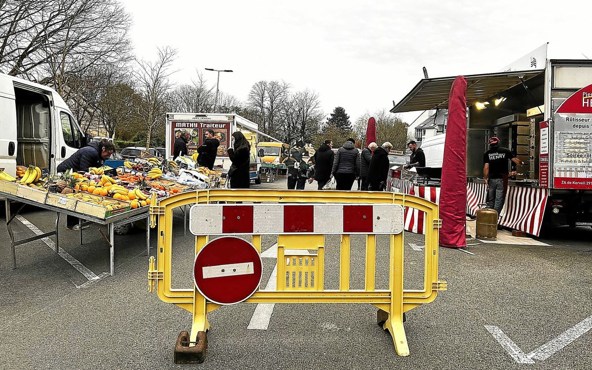 Au marché Braden de Quimper, un homme menace un commerçant avec un marteau