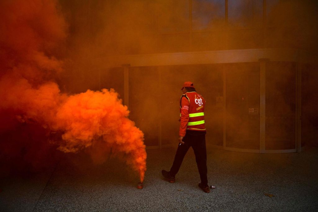 Retour de Trump, tensions géopolitiques, incertitudes politiques en France et en Allemagne… La Commission européenne s’alarme des risques qui pèsent sur la croissance