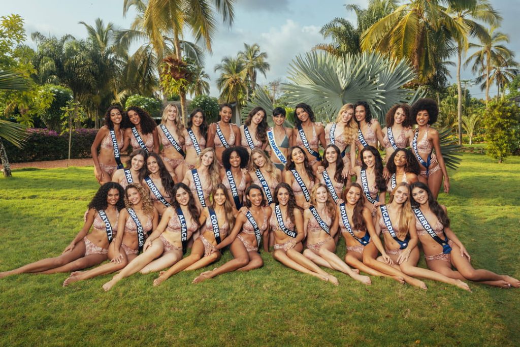 Photos des 30 candidates à Miss France 2025 en maillots de bain