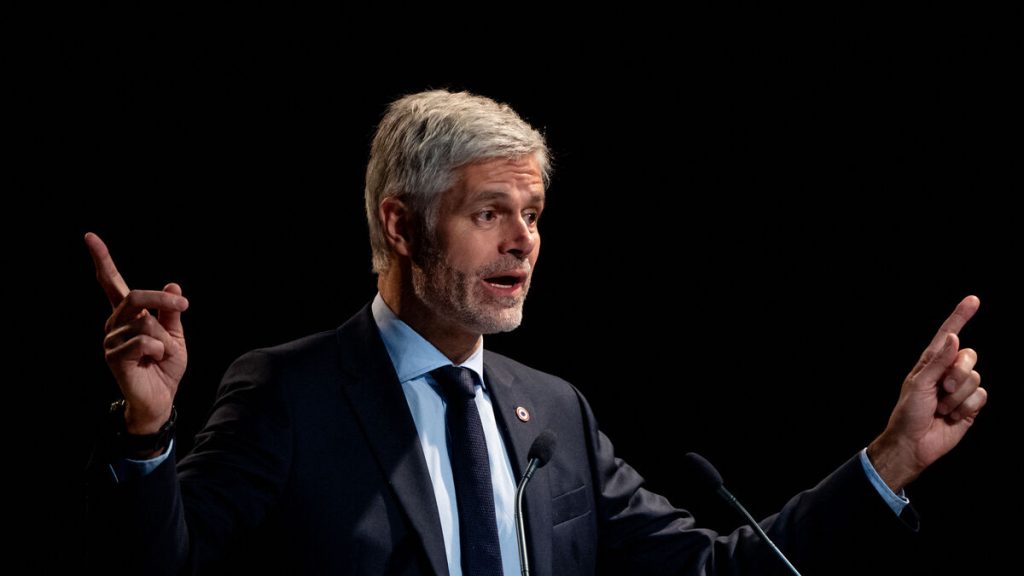 « Ils sont tous devenus fous » : avec son annonce sur les départs à la retraite, Laurent Wauquiez enflamme la macronie