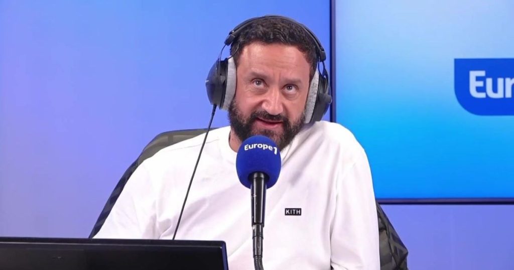 Jean-Michel Aphatie pointe du doigt Cyril Hanouna qui a donné la parole sur Europe 1 à un ancien député européen proche de Philippe de Villiers et du RN, sans le présenter clairement