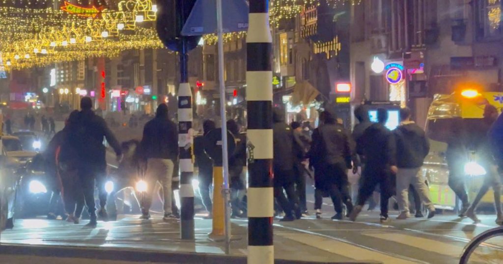 Chauffeurs de taxi, collectifs pro-palestiniens, agresseurs à scooter… Suspects de la « chasse aux juifs » d’Amsterdam