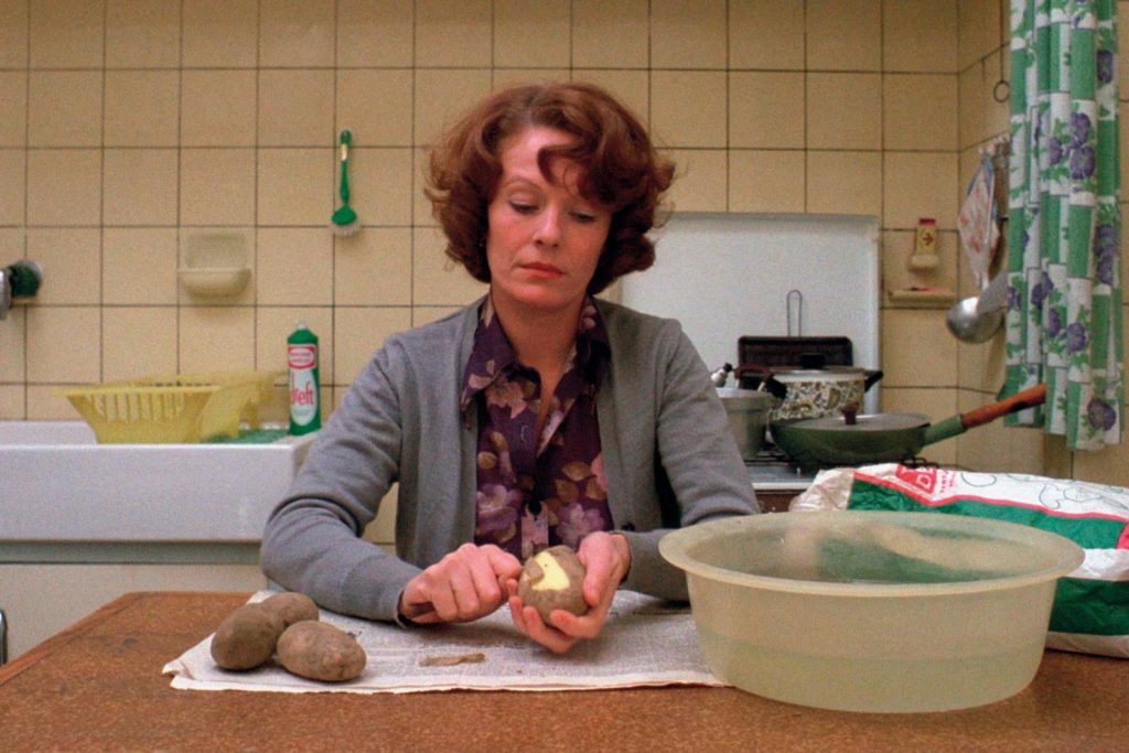 « Jeanne Dielman, 23, quai du commerce, 1080 Bruxelles », l’œuvre inépuisable de Chantal Akerman – Télérama.fr