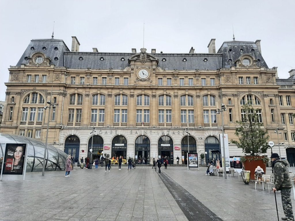 que s’est-il passé à la gare Saint-Lazare à Paris ?