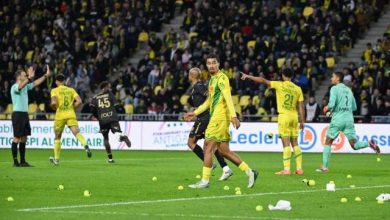 Un Nantes en crise voit son match contre Le Havre momentanément arrêté dans le temps additionnel, Auxerre bat Angers à l’arrivée