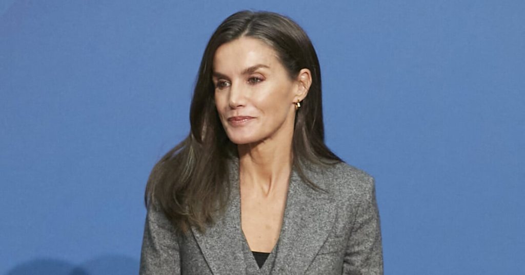 Letizia d’Espagne apparaît dans une tenue qu’on a rarement vue sur son dernier portrait officiel, elle est canon