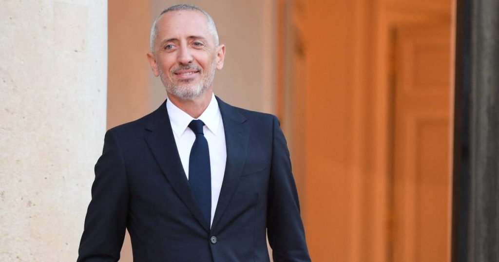 « C’est forcément la faute de l’autre » : Gad Elmaleh parle des relations amoureuses