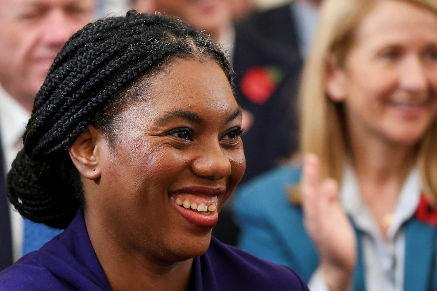 Kemi Badenoch nouvelle leader des conservateurs britanniques, qui virent à droite