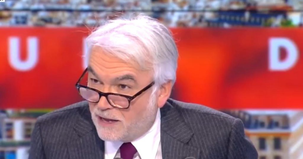 Pascal Praud indigné par les propos tenus dans « C politique » sur France 5