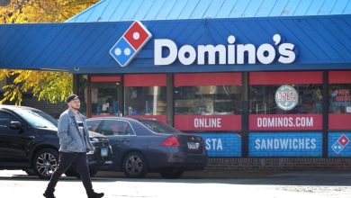 Le milliardaire Warren Buffett investit dans Domino’s Pizza et fait grimper le cours de l’action