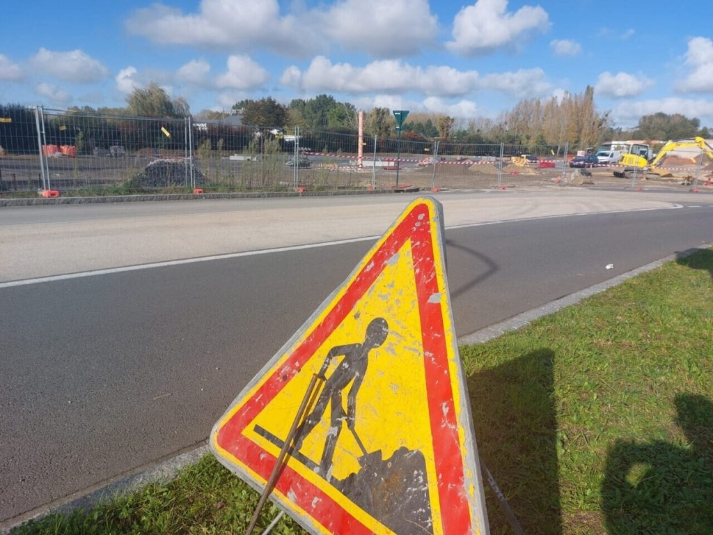 Une pelle de 15 tonnes se renverse sur un chantier en Vendée