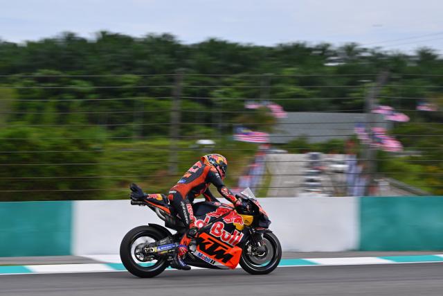 Drapeau rouge au 1er tour du GP de Malaisie après un accident, la course a repris