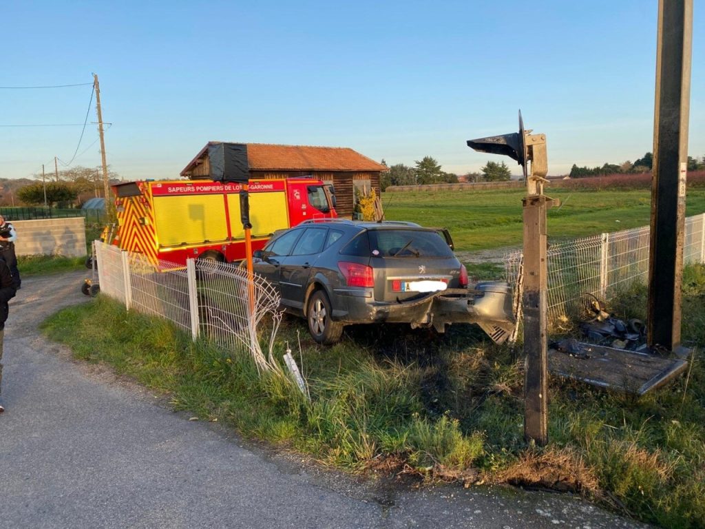 Un TGV Ouigo percute une voiture sur un passage à niveau dans le Lot-et-Garonne