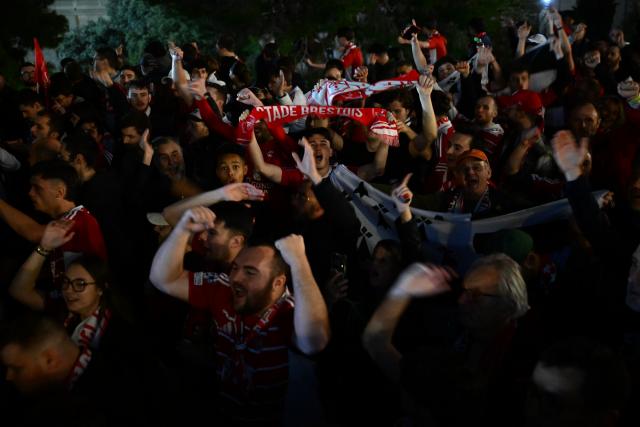 La montée de bonheur des supporters brestois à Montjuïc avant d’affronter le FC Barcelone en Ligue des Champions