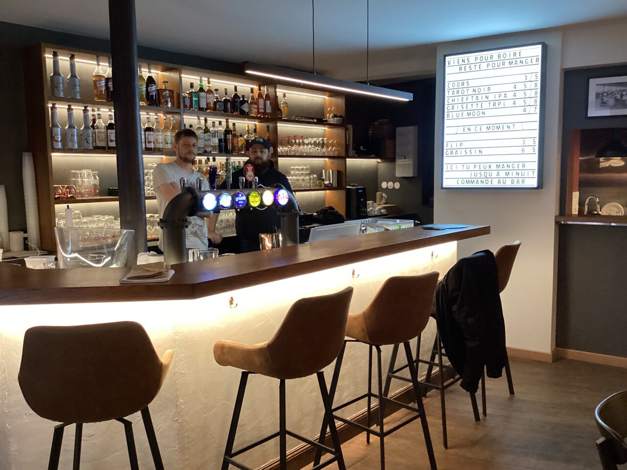 Louis et Kevin ouvrent un bar à l’ambiance canadienne au centre-ville de Cherbourg