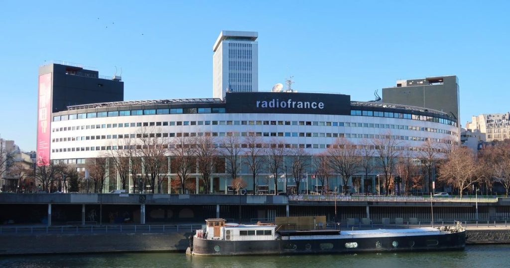 franceinfo double RTL et passe deuxième, derrière France Inter