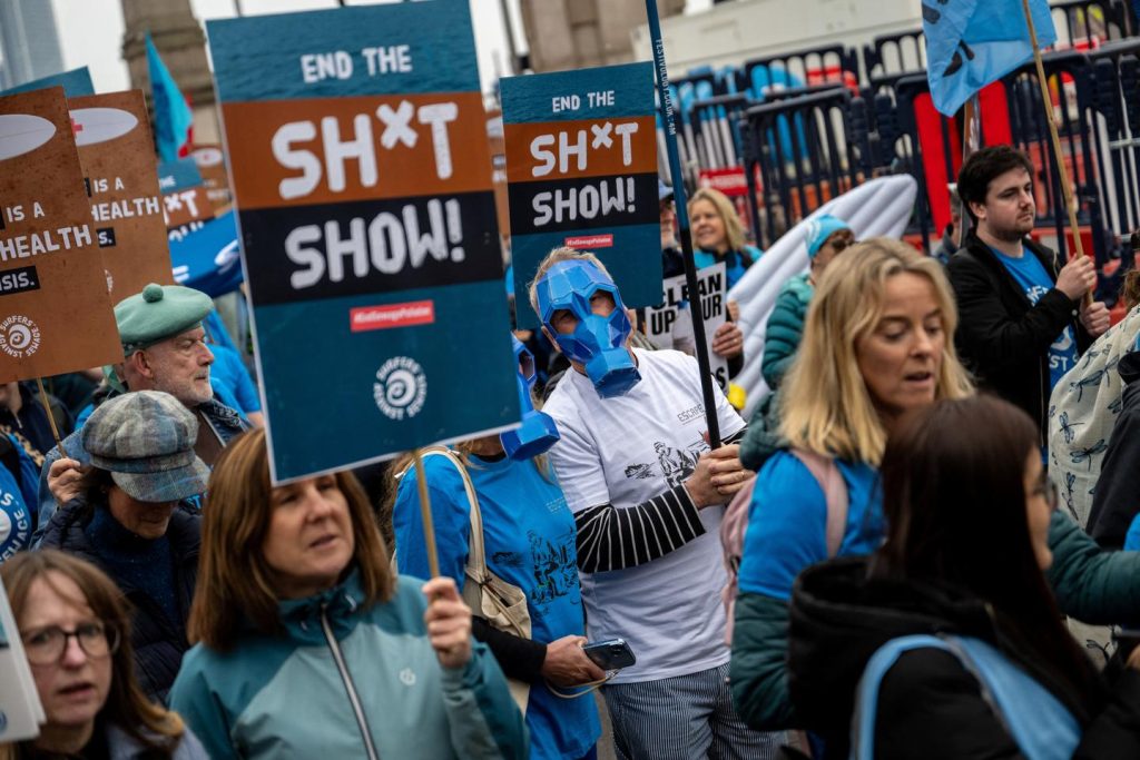 des milliers de personnes défilent à Londres contre la pollution de l’eau