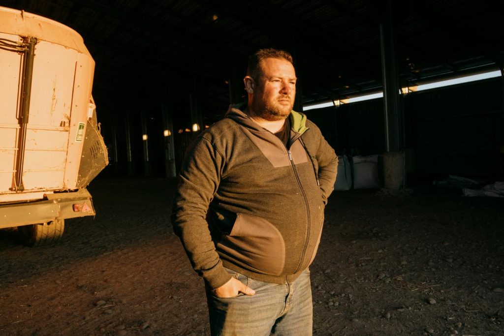 « Nous gagnons de l’argent. A presque 50 ans, c’est ma mère qui m’aide à pouvoir manger”