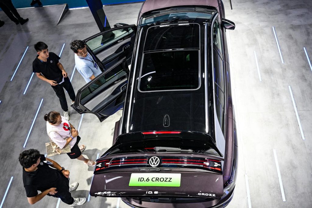 Volkswagen s’extirpe du Xinjiang mais est de plus en plus en difficulté en Chine